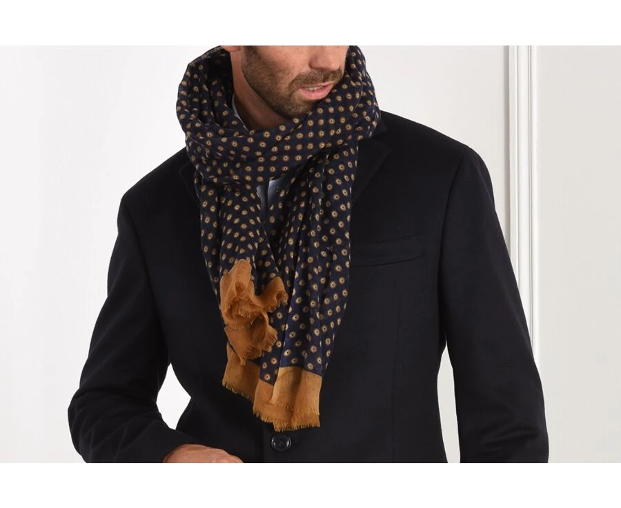 Écharpe Laine Motif Navy Et Fauve 4 Écharpe Laine Motif Navy Et Fauve – Image 2