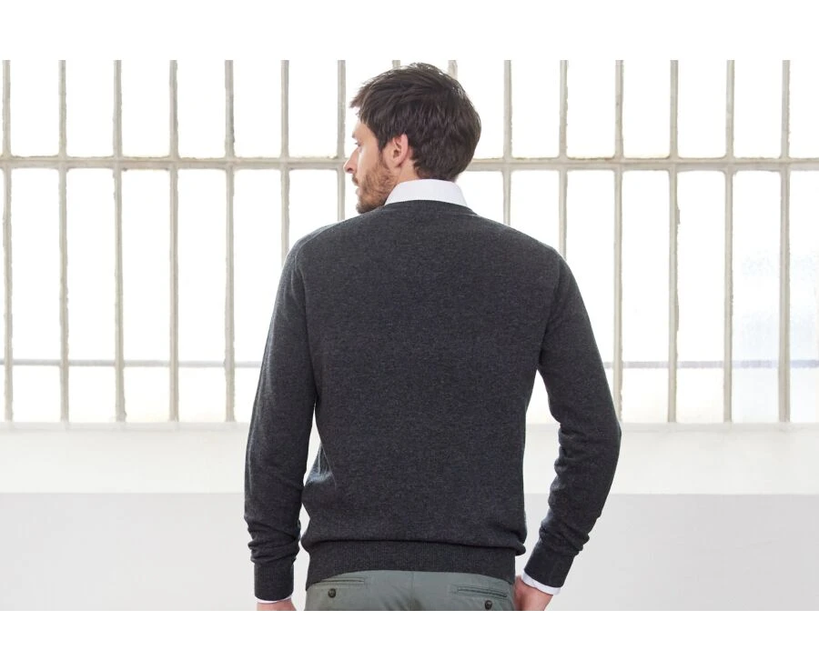 Pull Homme Laine Col V Gris Anthracite Chiné - ELIAN 3 Pull Homme Laine Col V Gris Anthracite Chiné - ELIAN – Image 2